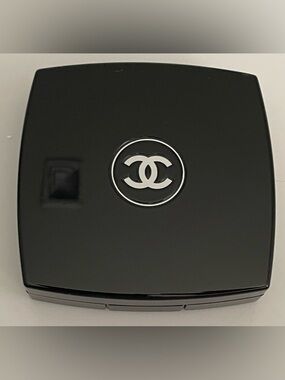 CHANEL Powder Blush Compact in 02-Rose Bronze Contraste